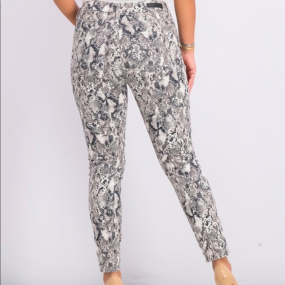 Sanctuary Social Ankle Skinny Jeans - Picture 4 of 10